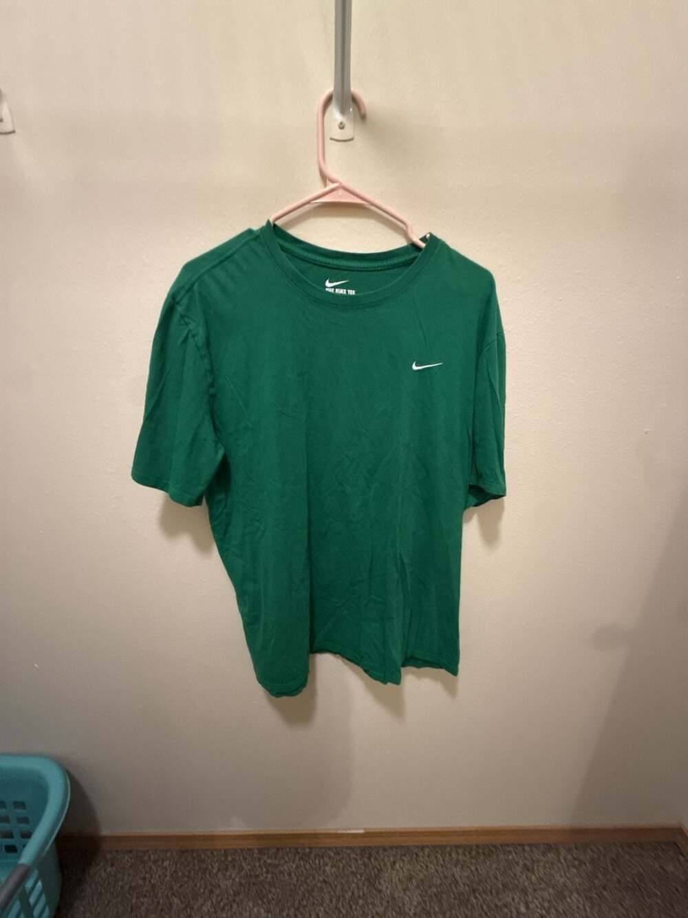 Nike The Nike Tee Athletic Cut Green Short Sleeve T-Shirt